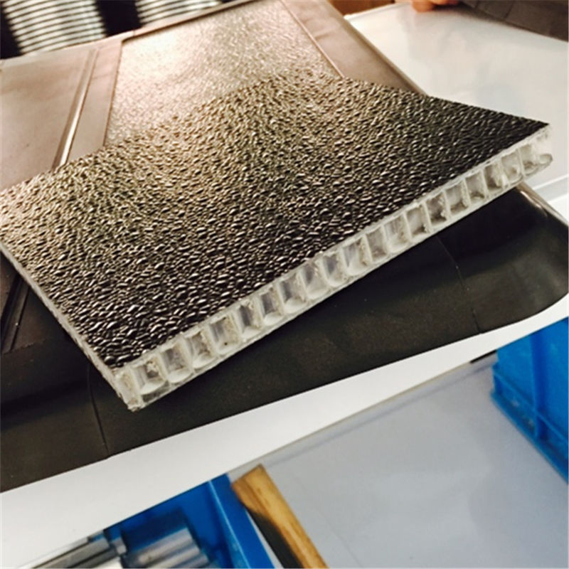 Panel Sandwich FRP Honeycomb Timbul Tahan UV Untuk Lantai Truk Penutup Tonneau