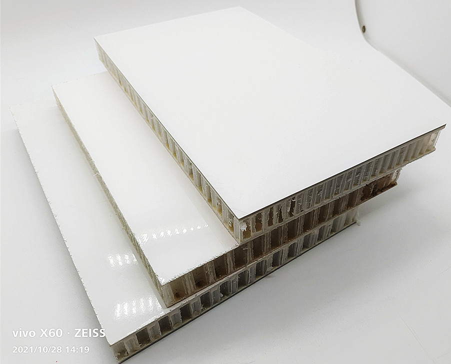 Panel Sandwich Fiberglass PP Honeycomb Putih Mengkilap Untuk Truk Pengangkutan Kering / Van / Karavan