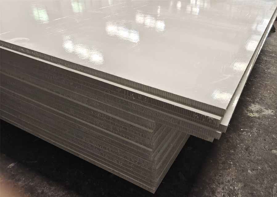Panel Sandwich Fiberglass PP Honeycomb Putih Mengkilap Untuk Truk Pengangkutan Kering / Van / Karavan